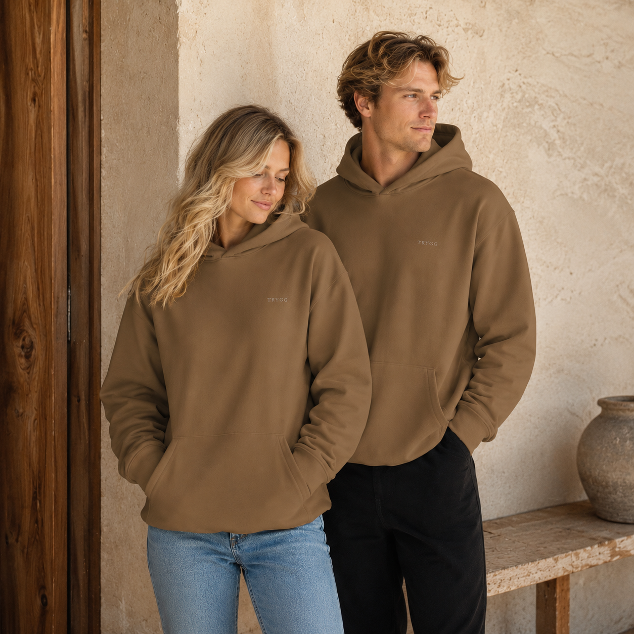 De TRYGG Hoodie · 340 GSM Stealth Calm-Wear