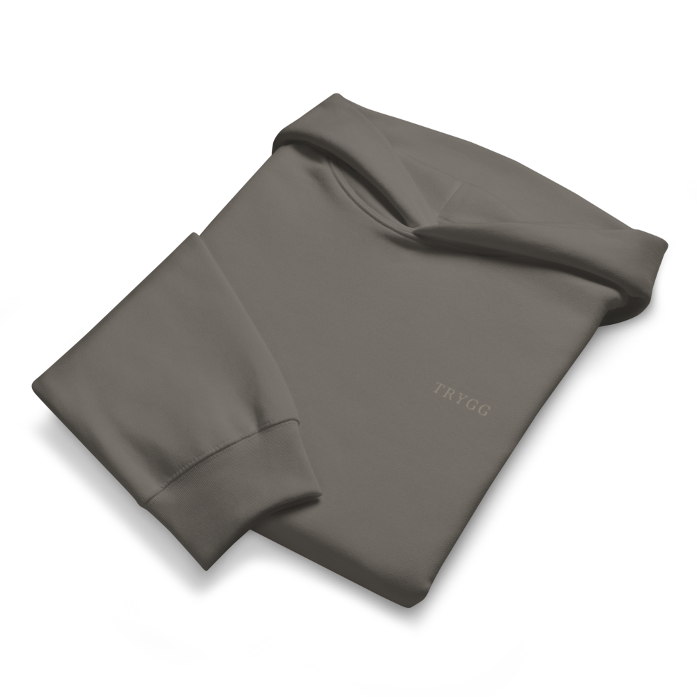 De TRYGG Hoodie · 340 GSM Stealth Calm-Wear